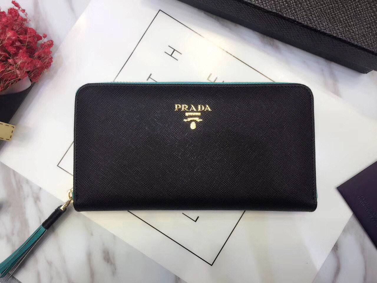 PRADA 프라다 사피아노 레더 여성 지퍼 장지갑